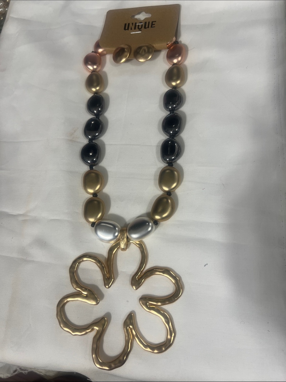 Nique Gold Flower Pendant Necklace with Multitone Beads